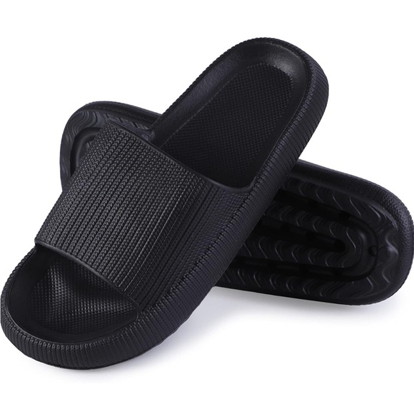 NWT Amazon Pillow Slides - Picture 1 of 5